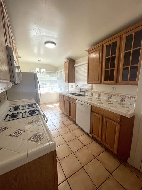 Floor plan for 2 beds, 1 bath, 925 sqft